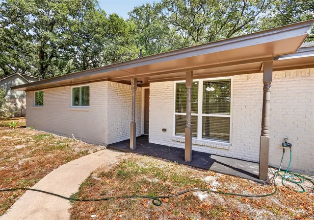 Photo 3 of Single family home for sale at 3927 County Rd 3322, Greenville, TX 75402 | MLS# 21394633 | Listing updated on 2026-10-05