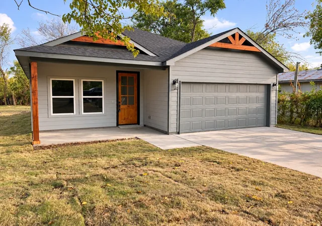 Photo 1 of Single family home for sale at 907 Travis Ave, Alvarado, TX 76009 | MLS# 21390168 | Listing updated on 2026-09-28