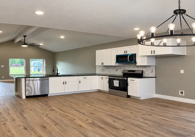 Photo 3 of Single family home for sale at 907 Travis Ave, Alvarado, TX 76009 | MLS# 21390168 | Listing updated on 2026-09-28