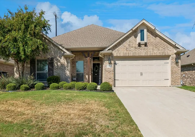 Photo 1 of Single family home for sale at 101 Loving Trl, Justin, TX 76247 | MLS# 21392157 | Listing updated on 2026-09-25