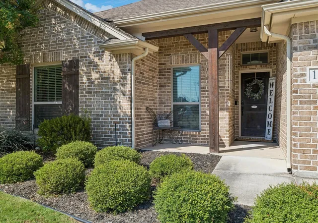 Photo 2 of Single family home for sale at 101 Loving Trl, Justin, TX 76247 | MLS# 21392157 | Listing updated on 2026-09-25