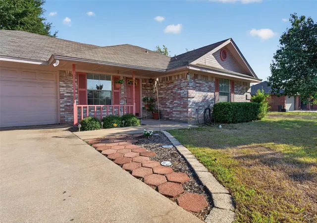 Photo 1 of Single family home for sale at 711 Plum St, Joshua, TX 76058 | MLS# 21392916 | Listing updated on 2026-09-24