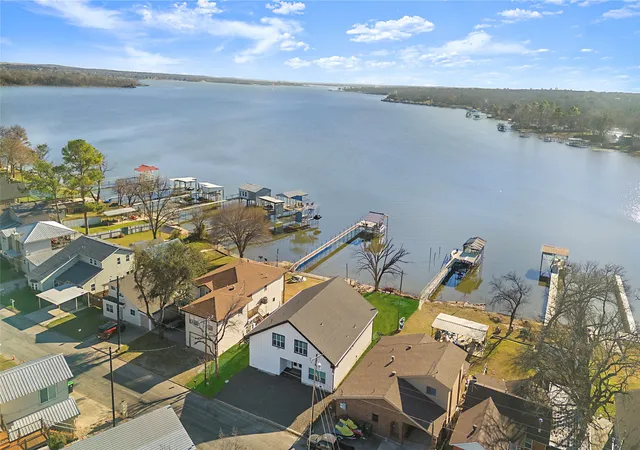 Photo 1 of Single family home for sale at 6805 Briar Rd, Azle, TX 76020 | MLS# 21394679 | Listing updated on 2026-10-07