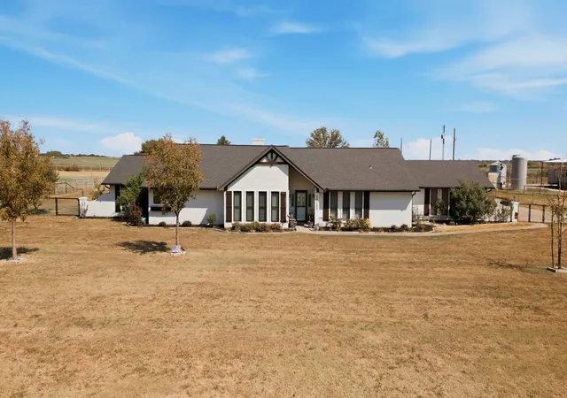 Photo 2 of Single family home for sale at 20185 Willow Glade Cir, Pilot Point, TX 76258 | MLS# 21384793 | Listing updated on 2026-10-04