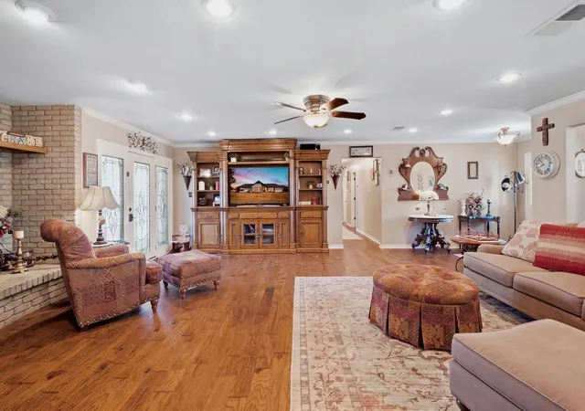 Photo 3 of Single family home for sale at 20185 Willow Glade Cir, Pilot Point, TX 76258 | MLS# 21384793 | Listing updated on 2026-10-04