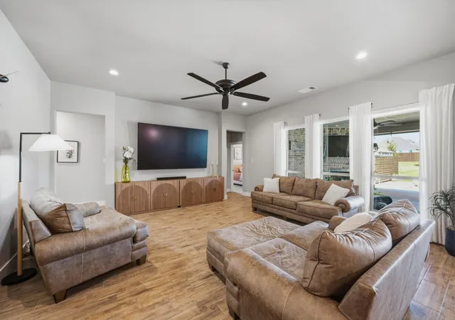 Photo 3 of Single family home for sale at 110 Oak View Dr, Godley, TX 76044 | MLS# 21391363 | Listing updated on 2026-10-01