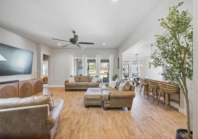 Photo 4 of Single family home for sale at 110 Oak View Dr, Godley, TX 76044 | MLS# 21391363 | Listing updated on 2026-10-01