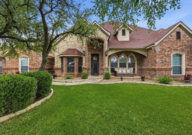 Photo 1 of Single family home for sale at 150 Blacktail Ln, Azle, TX 76020 | MLS# 21384039 | Listing updated on 2026-09-25
