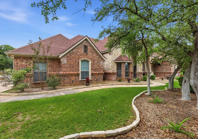 Photo 3 of Single family home for sale at 150 Blacktail Ln, Azle, TX 76020 | MLS# 21384039 | Listing updated on 2026-09-25
