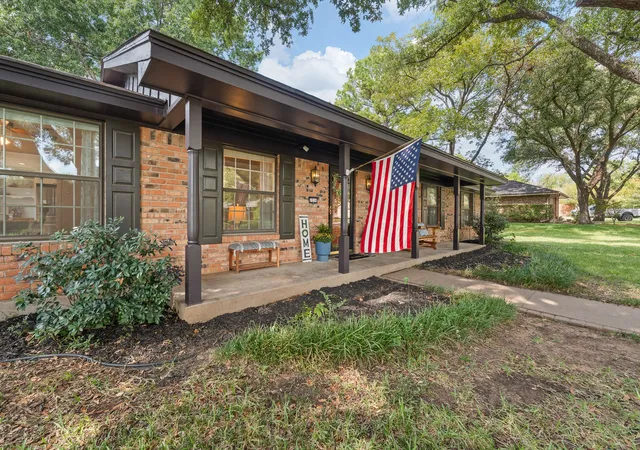 Photo 1 of Sale Pending at 1210 Glenhaven Dr, Cleburne, TX 76033 | MLS# 21394561 | Listing updated on 2026-10-02