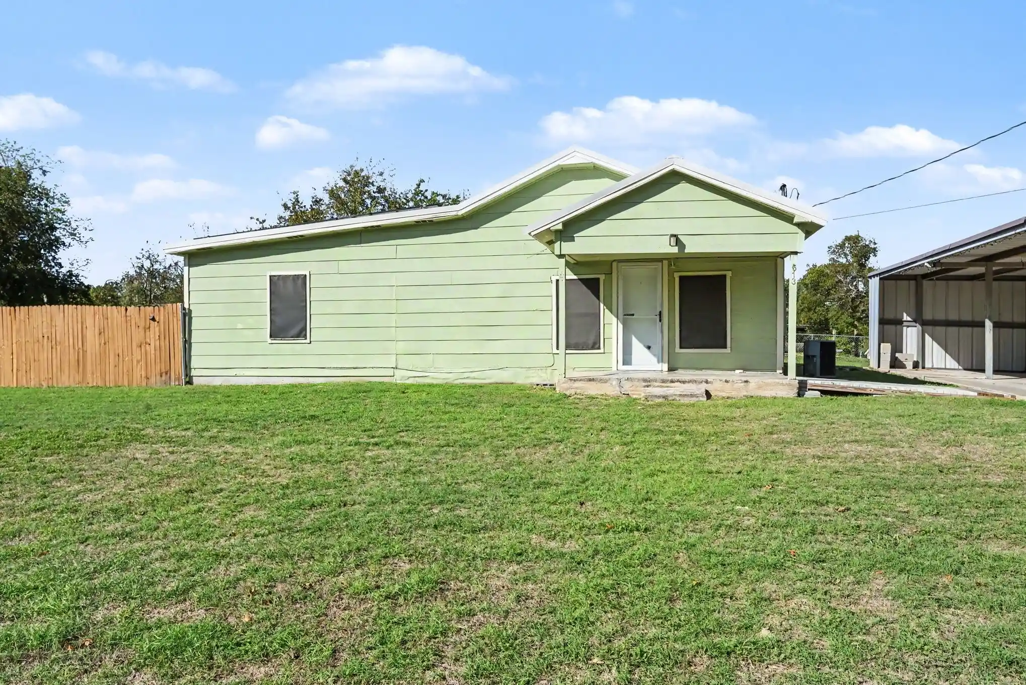 Single family home for sale at 613 N Merrimac St, Weatherford, TX 76086 | MLS# 21392184