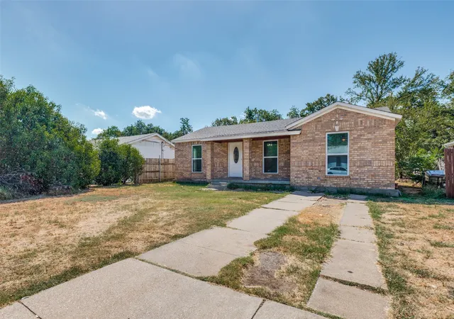 Photo 2 of Single family home for sale at 336 Belle St, Bedford, TX 76022 | MLS# 21386376 | Listing updated on 2026-10-08