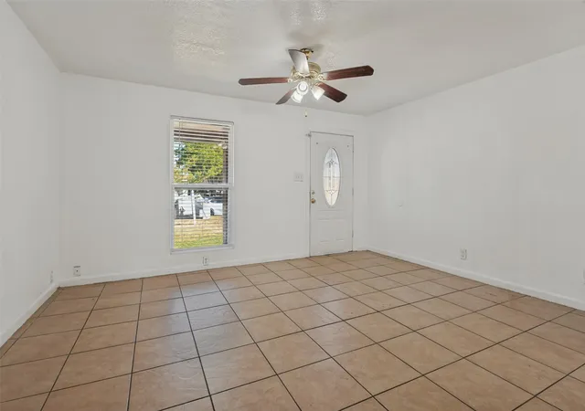 Photo 4 of Single family home for sale at 336 Belle St, Bedford, TX 76022 | MLS# 21386376 | Listing updated on 2026-10-08