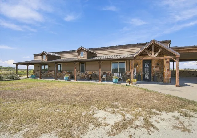 Photo 3 of Single family home for sale at 290 Barton Rd, Maypearl, TX 76064 | MLS# 21387139 | Listing updated on 2026-10-01