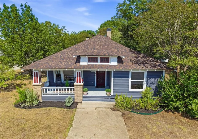 Single family home for sale at 601 Oldham St, Waxahachie, TX 75165 | MLS# 21392366