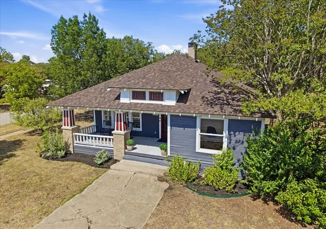 Photo 1 of Single family home for sale at 601 Oldham St, Waxahachie, TX 75165 | MLS# 21392366 | Listing updated on 2026-10-28