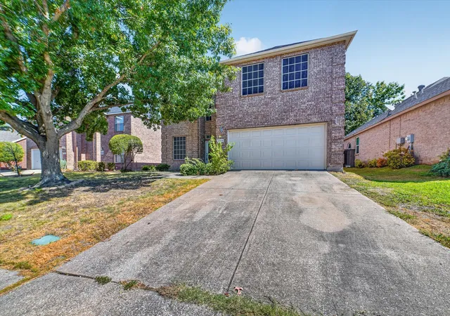 Photo 2 of Single family home for sale at 10618 Newcastleton Ln, Rowlett, TX 75089 | MLS# 21393494 | Listing updated on 2026-09-30