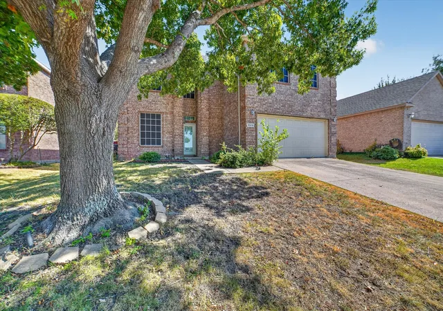 Photo 3 of Single family home for sale at 10618 Newcastleton Ln, Rowlett, TX 75089 | MLS# 21393494 | Listing updated on 2026-09-30