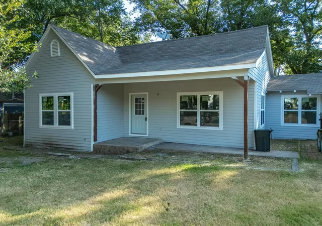 Photo 1 of Single family home for sale at 1106 N Mckinney St, Ennis, TX 75119 | MLS# 21394780 | Listing updated on 2026-09-25