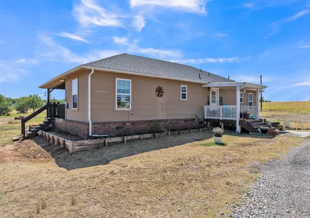 Photo 3 of Single family home for sale at 11714 Fm 697, Whitewright, TX 75491 | MLS# 21389122 | Listing updated on 2026-09-25