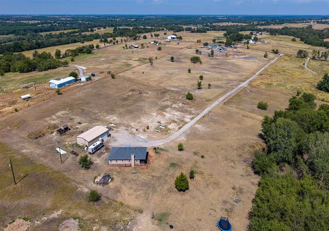 Photo 4 of Single family home for sale at 11714 Fm 697, Whitewright, TX 75491 | MLS# 21389122 | Listing updated on 2026-09-25