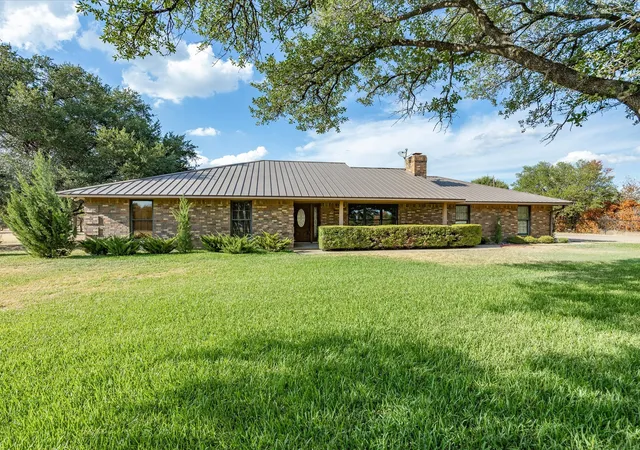 Photo 1 of Single family home for sale at 4 Sunset Ln, Fort Worth, TX 76108 | MLS# 21393768 | Listing updated on 2026-10-09