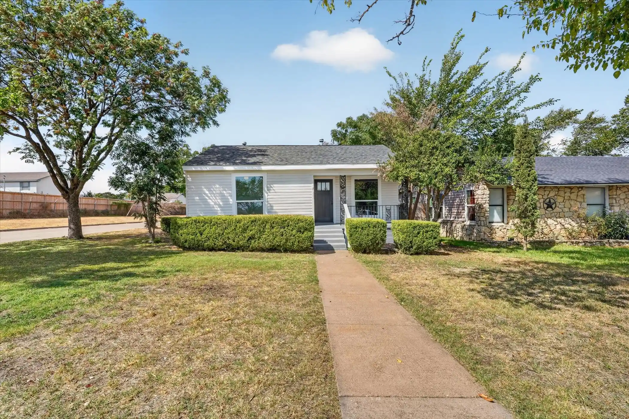 Single family home for sale at 4044 Stanley Ave, Fort Worth, TX 76110 | MLS# 21393623