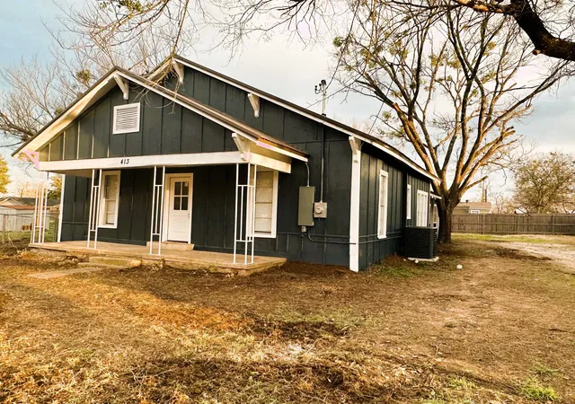 Single family home for sale at 413 E 3rd Street, Blooming Grove, TX 76626 | MLS# 21390264