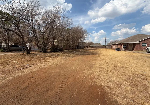 Land for sale at 1417 E Robert St, Fort Worth, TX 76104 | MLS# 21394130