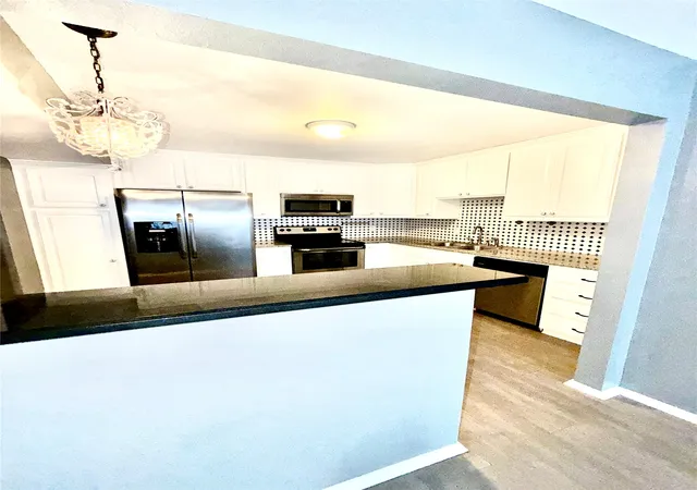 Photo 4 of Condo for sale at 7855 Meadow Park Dr #B, Dallas, TX 75230 | MLS# 21392487 | Listing updated on 2026-09-25