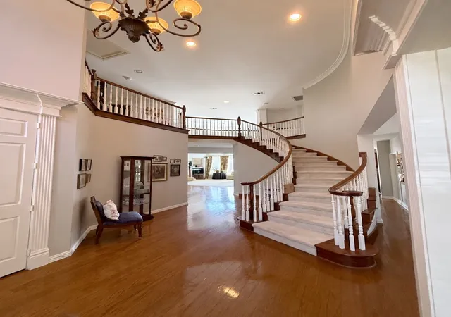 Photo 3 of Single family home for sale at 25 Ridgewood Dr, Roanoke, TX 76262 | MLS# 21391395 | Listing updated on 2026-09-25