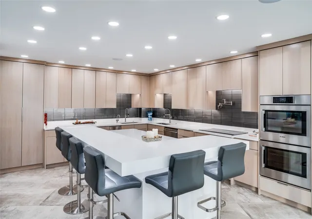 Photo 3 of Condo for sale at 6211 W Northwest Hwy #707, Dallas, TX 75225 | MLS# 21391446 | Listing updated on 2026-09-29