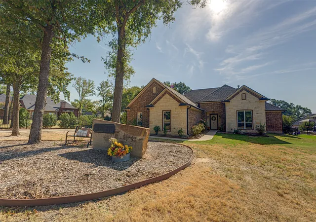 Photo 2 of Single family home for sale at 101 Lighthouse Ln, Kemp, TX 75143 | MLS# 21394463 | Listing updated on 2026-10-08