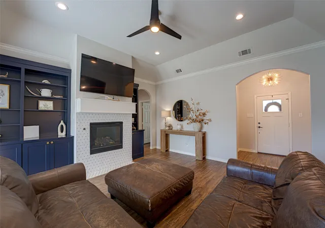 Photo 3 of Single family home for sale at 101 Lighthouse Ln, Kemp, TX 75143 | MLS# 21394463 | Listing updated on 2026-10-08