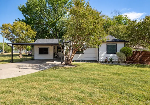 Photo 2 of Single family home for sale at 5301 Odell Dr, Fort Worth, TX 76115 | MLS# 21389694 | Listing updated on 2026-10-09