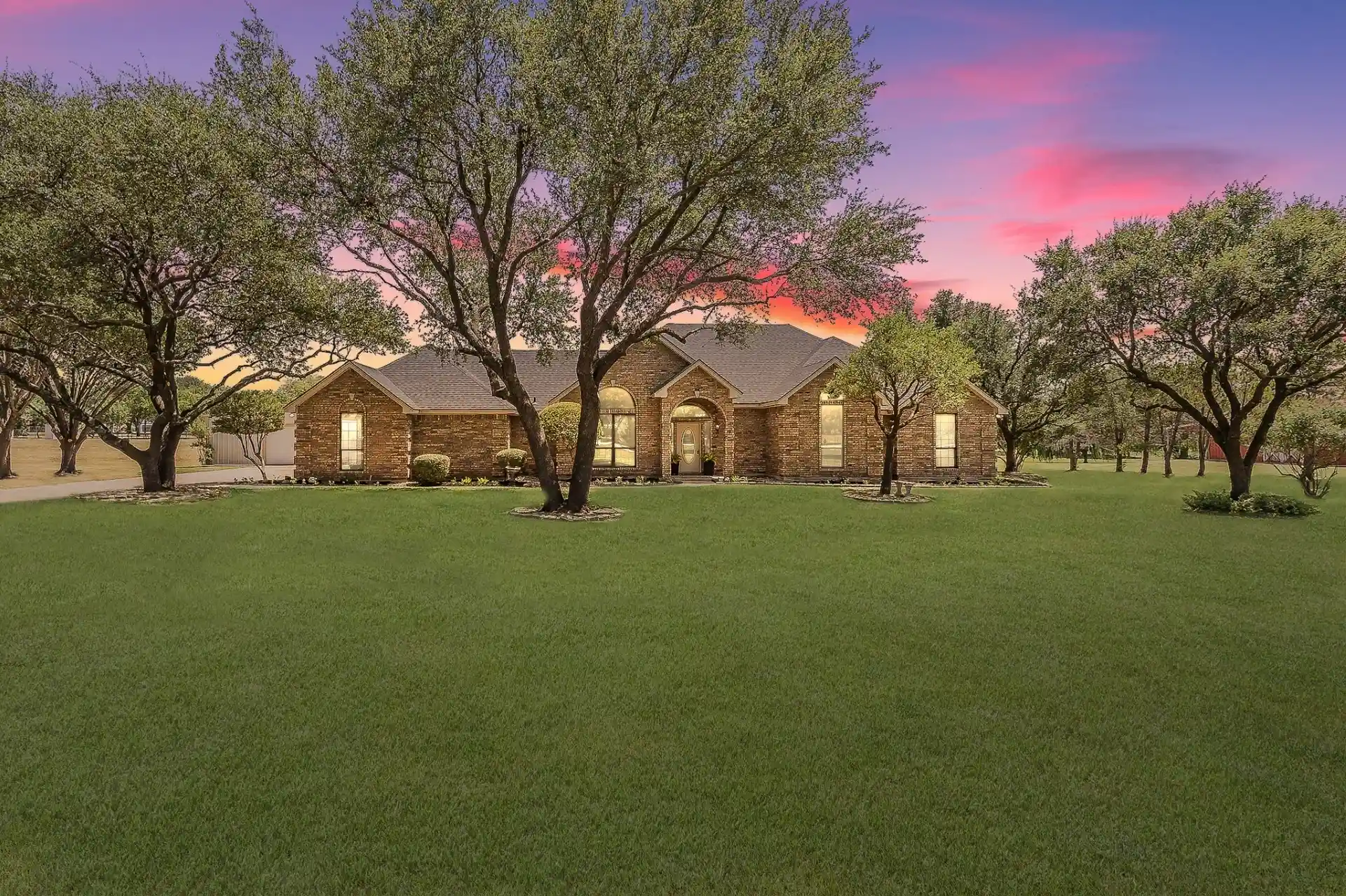 Photo 1 of Single family home for sale at 2305 Floyd Hampton Rd, Crowley, TX 76036 | MLS# 21394876 | Listing updated on 2026-10-18