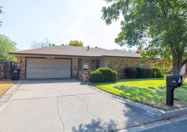 Photo 2 of Single family home for sale at 1001 Pardoners Rd, Abilene, TX 79602 | MLS# 21393844 | Listing updated on 2026-09-25