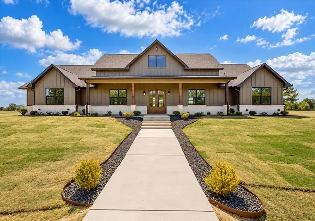 Single family home for sale at 242 Private Rd 2712, Mount Pleasant, TX 75455 | MLS# 21394888 | Listing updated on 2026-10-03