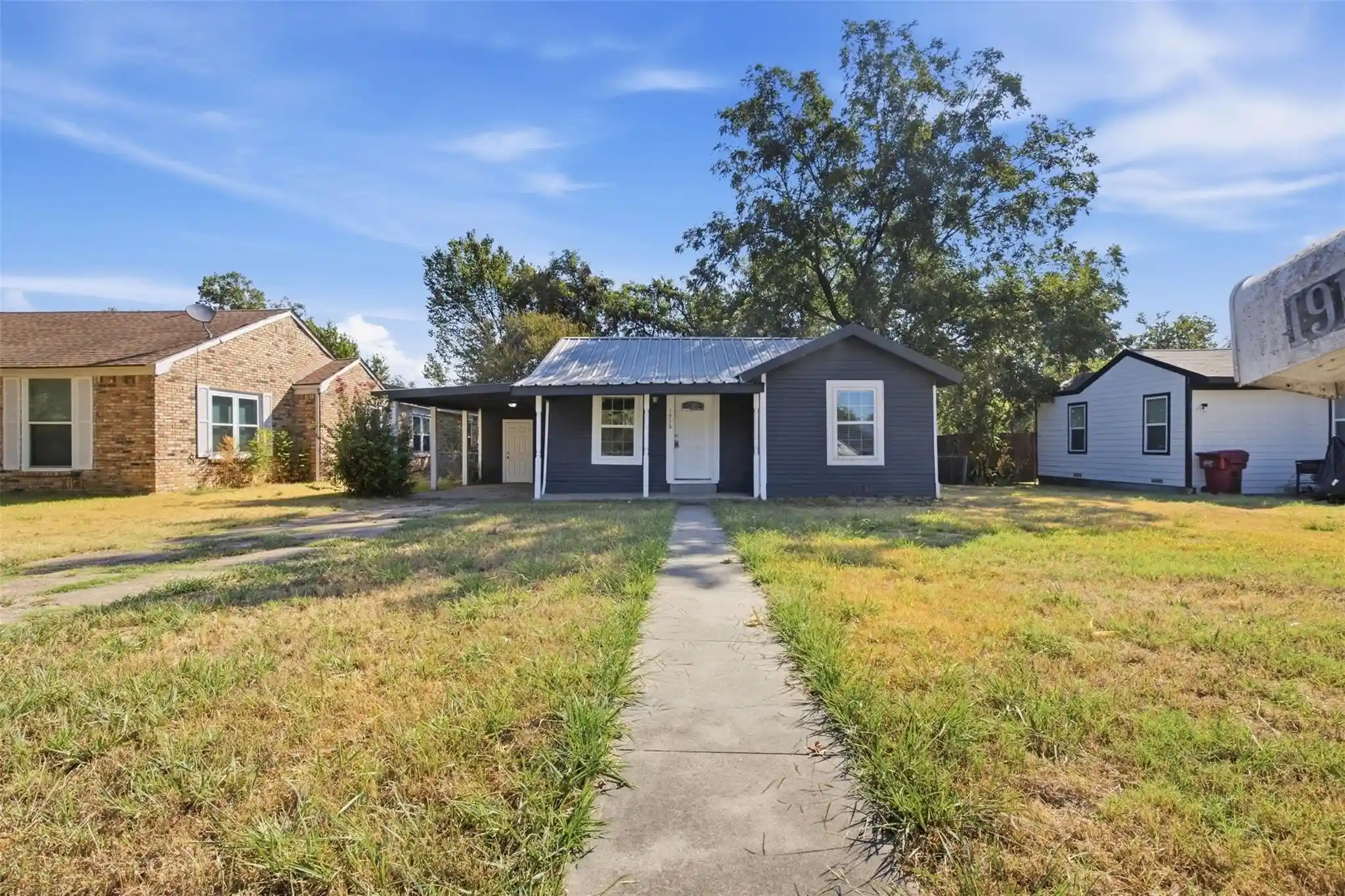 Photo 1 of Single family home for sale at 1916 Liberty St, Bonham, TX 75418 | MLS# 21394912 | Listing updated on 2026-10-13