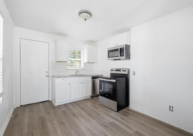 Photo 3 of Single family home for sale at 1916 Liberty St, Bonham, TX 75418 | MLS# 21394912 | Listing updated on 2026-09-25