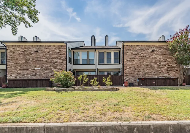 Sale Pending at 714 E Wall St #105, Grapevine, TX 76051 | MLS# 21387329 | Listing updated on 2026-10-05