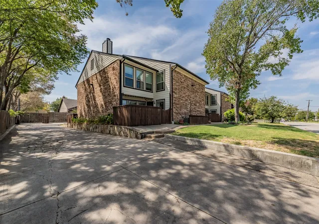 Sale Pending at 714 E Wall St #105, Grapevine, TX 76051 | MLS# 21387329 | Listing updated on 2026-10-05