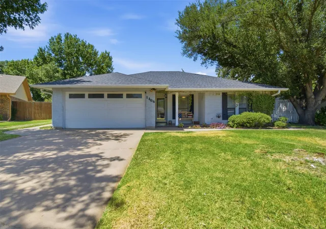 Photo 2 of Single family home for sale at 1406 Doral Ct, Graham, TX 76450 | MLS# 21394270 | Listing updated on 2026-09-25