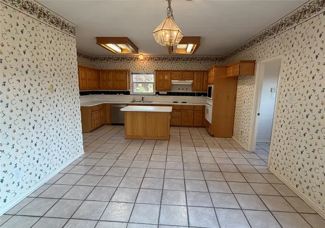Photo 3 of Single family home for sale at 4006 Pointe Loma Dr, Rowlett, TX 75088 | MLS# 21394836 | Listing updated on 2026-10-08