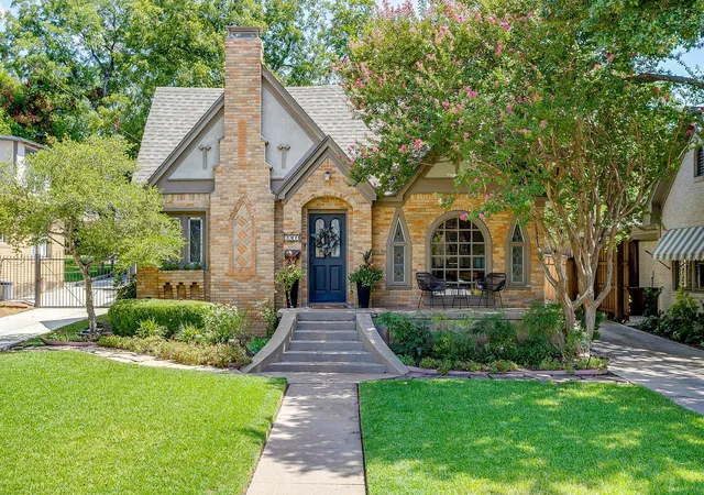 Photo 1 of Sale Pending at 2209 Tremont Ave, Fort Worth, TX 76107 | MLS# 21389607 | Listing updated on 2026-10-04