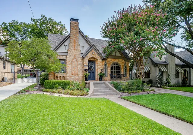 Photo 2 of Sale Pending at 2209 Tremont Ave, Fort Worth, TX 76107 | MLS# 21389607 | Listing updated on 2026-10-04
