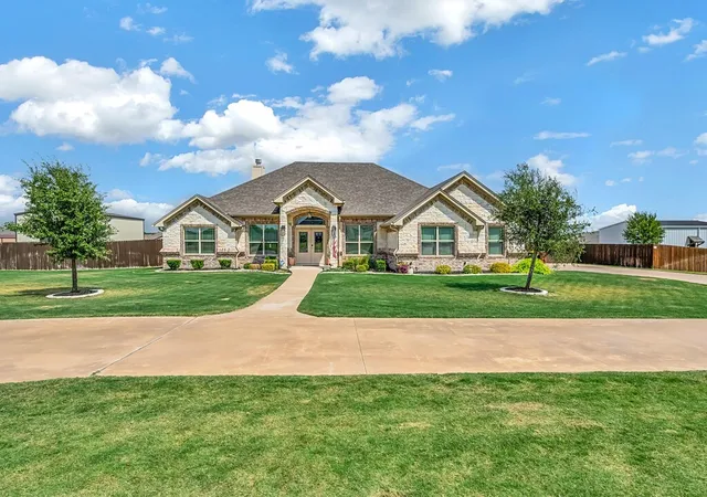Photo 2 of Single family home for sale at 279 Sportsman Dr, Lorena, TX 76655 | MLS# 21369774 | Listing updated on 2026-10-08