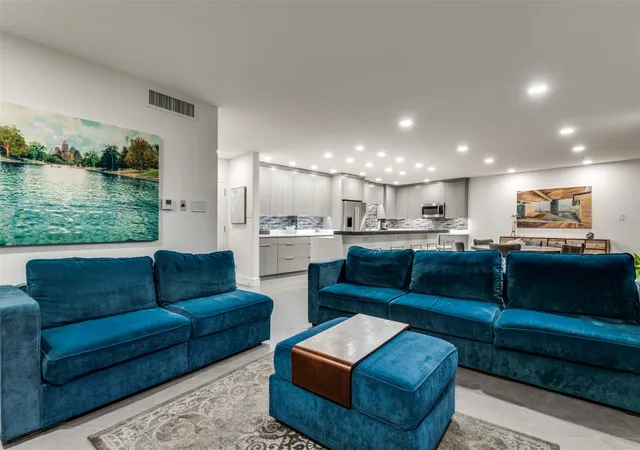 Photo 2 of Condo for sale at 6211 W Northwest Hwy #601, Dallas, TX 75225 | MLS# 21393147 | Listing updated on 2026-09-29