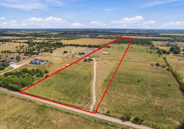 Photo 1 of Single family home for sale at 3520 County Rd 1061, Greenville, TX 75401 | MLS# 21388897 | Listing updated on 2026-09-25