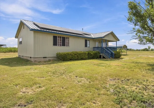 Photo 3 of Single family home for sale at 3520 County Rd 1061, Greenville, TX 75401 | MLS# 21388897 | Listing updated on 2026-09-25